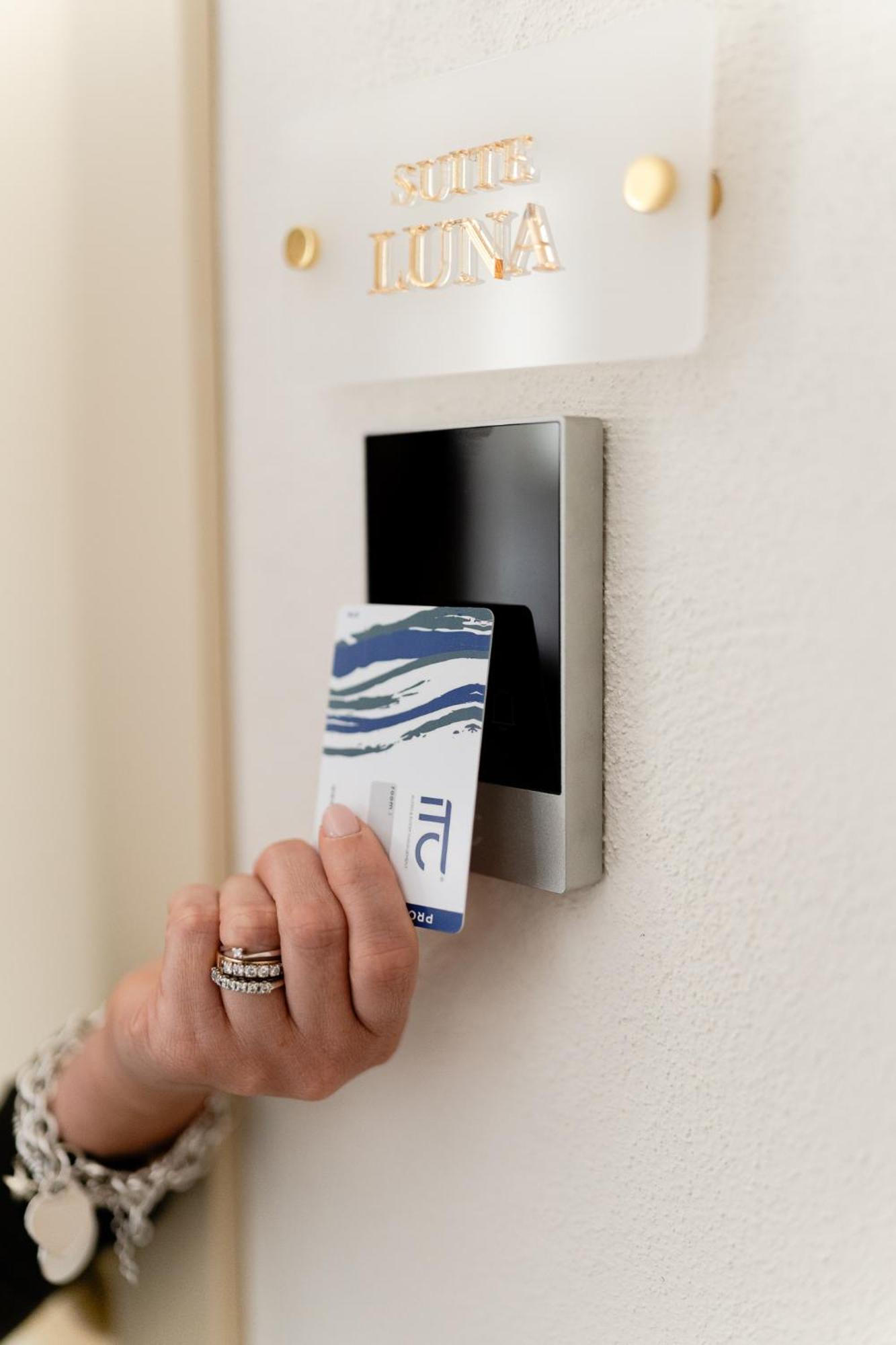 בארי Aurluna Luxury Suites מראה חיצוני תמונה